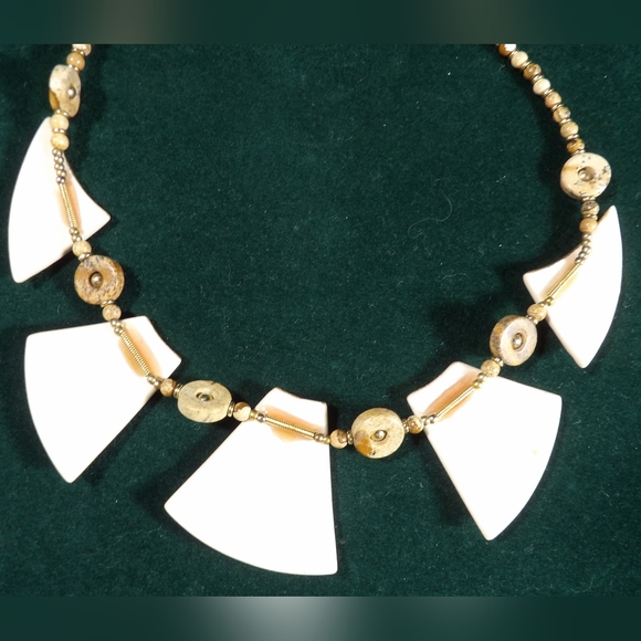 Broken China cream white Handcrafted Necklace - Picture 4 of 6